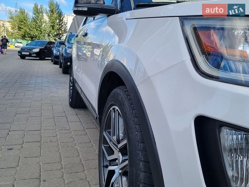 Позашляховик / Кросовер Ford Explorer 2016 в Києві