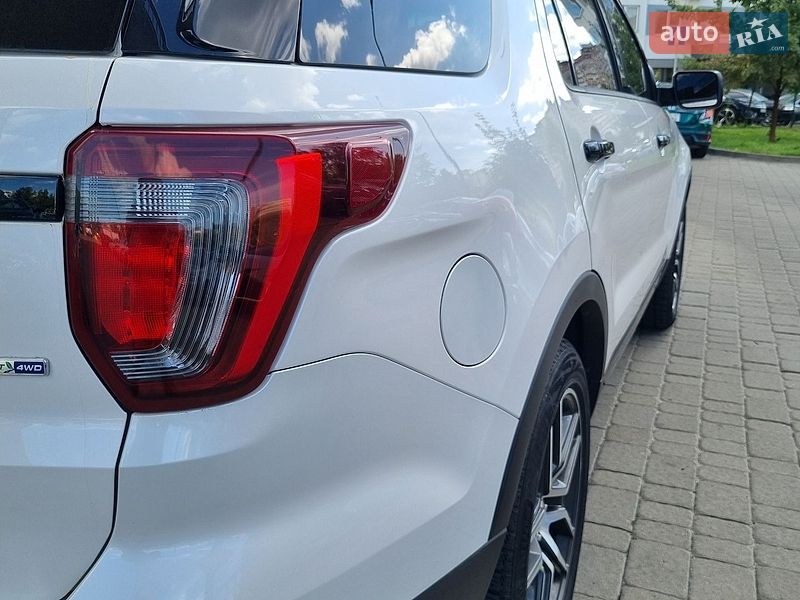 Позашляховик / Кросовер Ford Explorer 2016 в Києві