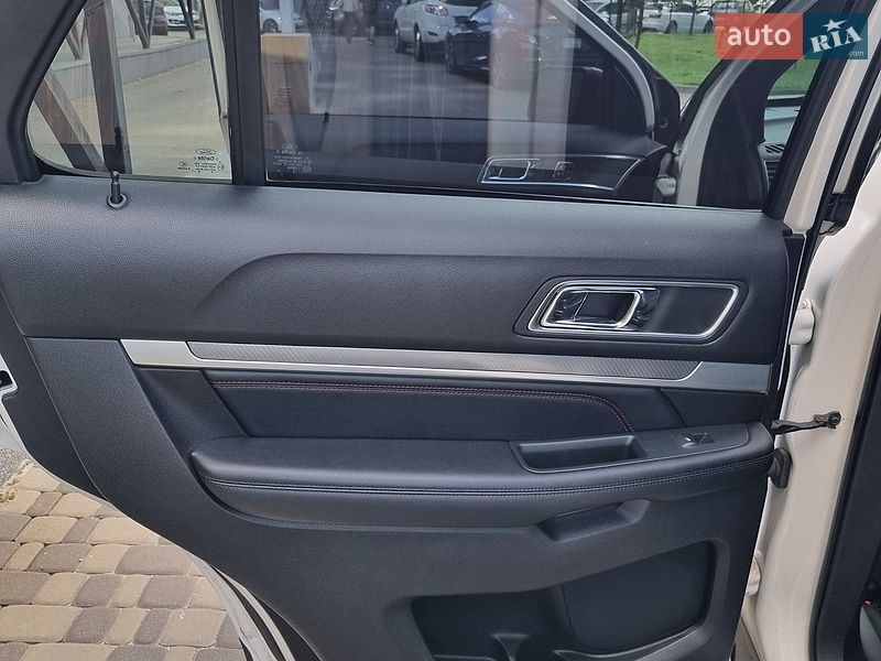 Позашляховик / Кросовер Ford Explorer 2016 в Києві