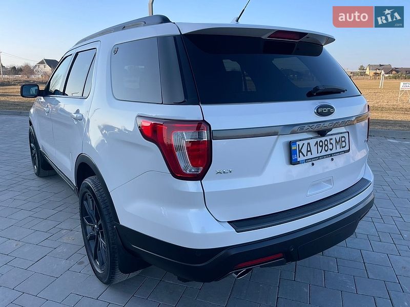 Позашляховик / Кросовер Ford Explorer 2018 в Рівному