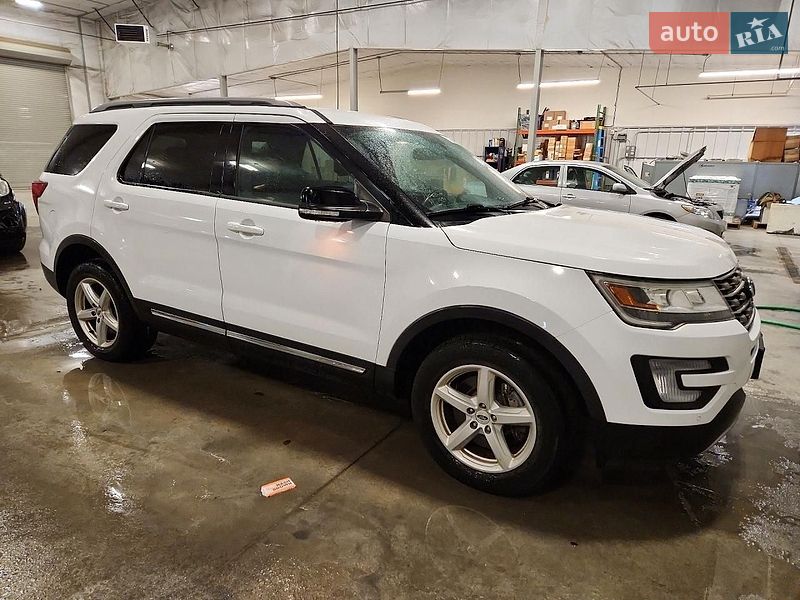 Позашляховик / Кросовер Ford Explorer 2017 в Чернівцях