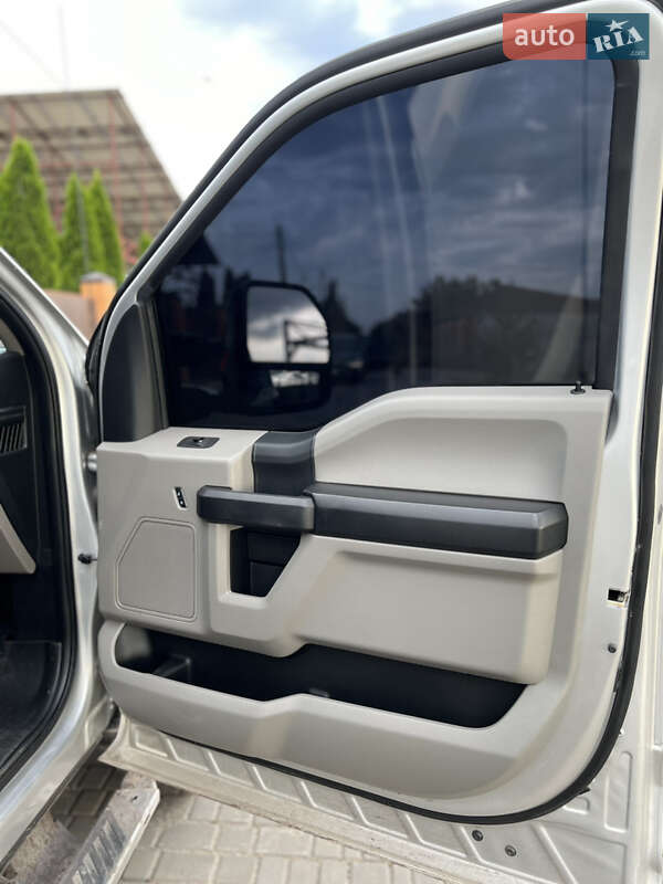 Пикап Ford F-250 2016 в Кривом Роге