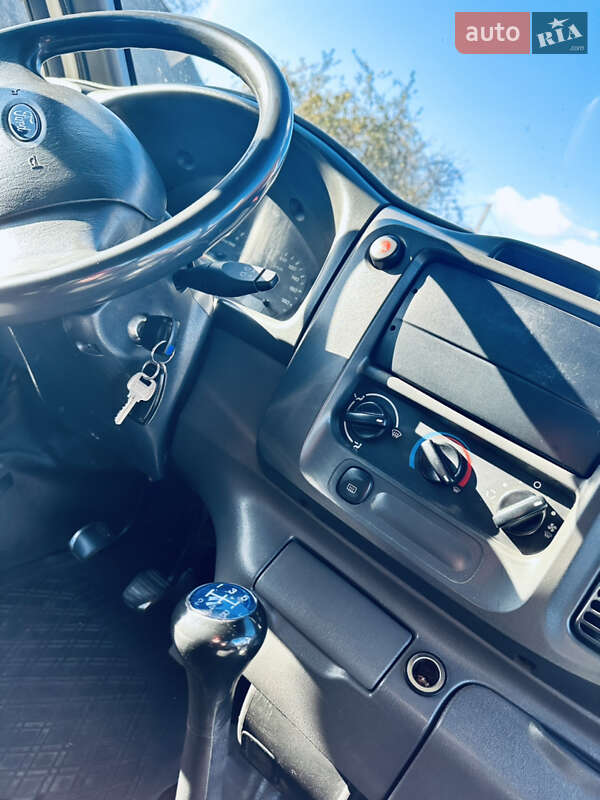 Мінівен Ford F-260 2003 в Любомлі