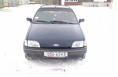 Хэтчбек Ford Fiesta 1993 в 
