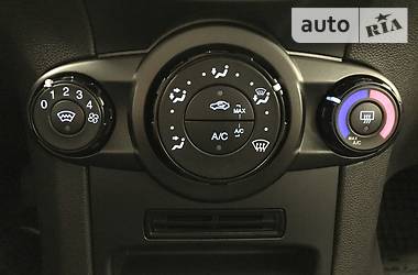 Хэтчбек Ford Fiesta 2016 в 