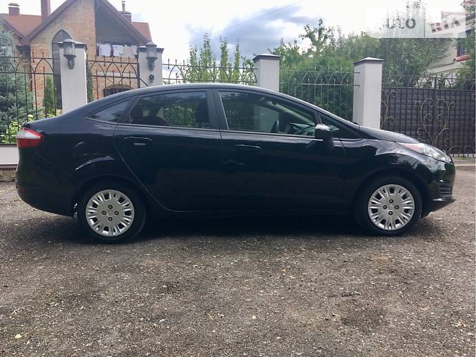 Седан Ford Fiesta 2016 в Сумах