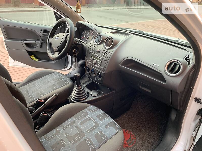 Хетчбек Ford Fiesta 2008 в Києві