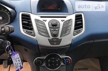 Хэтчбек Ford Fiesta 2009 в 