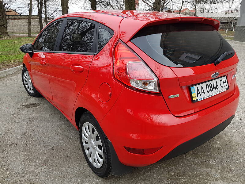 Хетчбек Ford Fiesta 2015 в Дніпрі