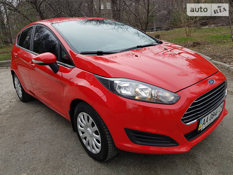 Хетчбек Ford Fiesta 2015 в Дніпрі