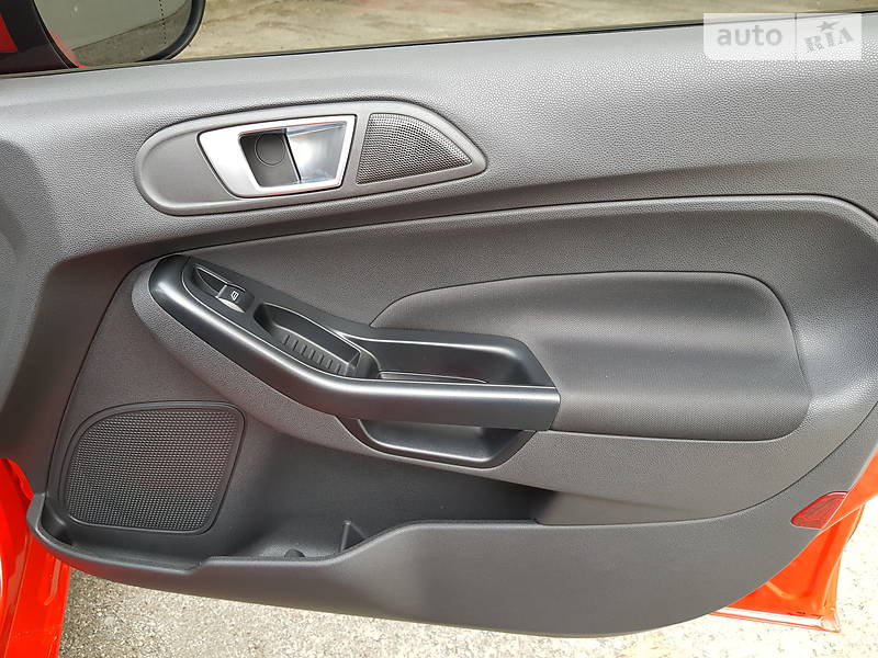 Хетчбек Ford Fiesta 2015 в Дніпрі
