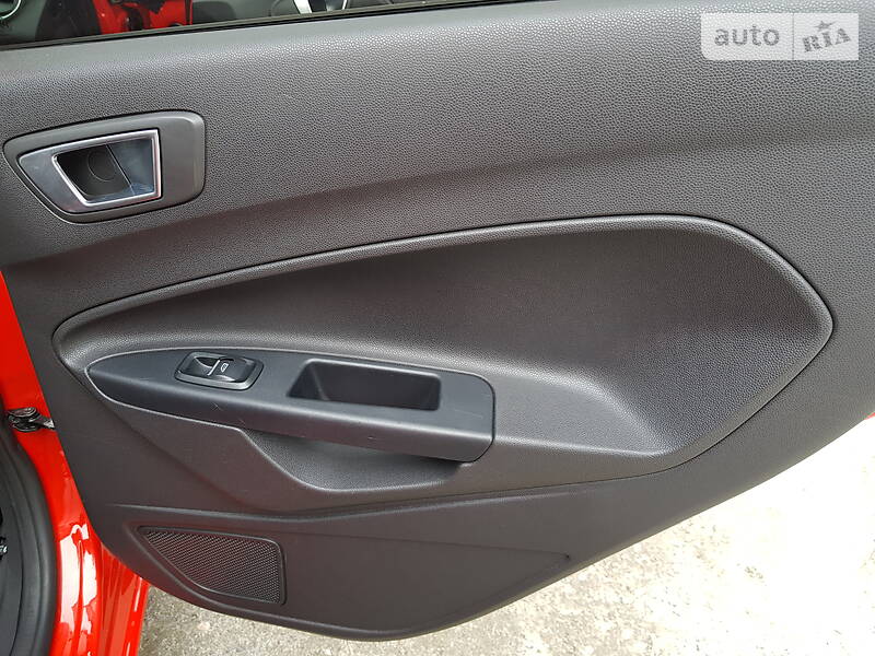 Хетчбек Ford Fiesta 2015 в Дніпрі