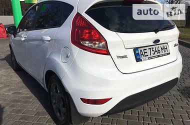 Хетчбек Ford Fiesta 2012 в 