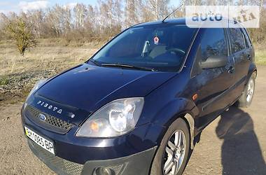 Хэтчбек Ford Fiesta 2006 в 