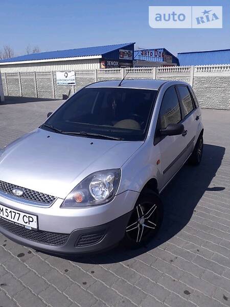 Хетчбек Ford Fiesta 2006 в 