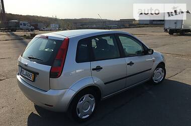 Хетчбек Ford Fiesta 2004 в 