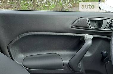 Хетчбек Ford Fiesta 2016 в 
