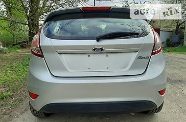 Хетчбек Ford Fiesta 2016 в 