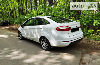 Седан Ford Fiesta 2016 в 