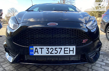 Хэтчбек Ford Fiesta 2016 в 