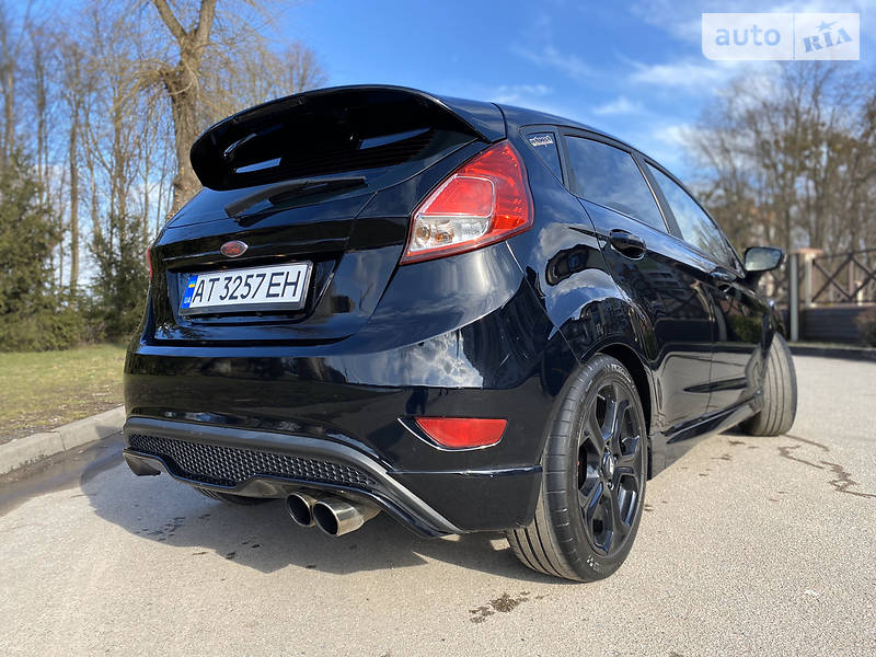 Хетчбек Ford Fiesta 2016 в Івано-Франківську