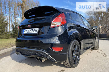 Хэтчбек Ford Fiesta 2016 в 