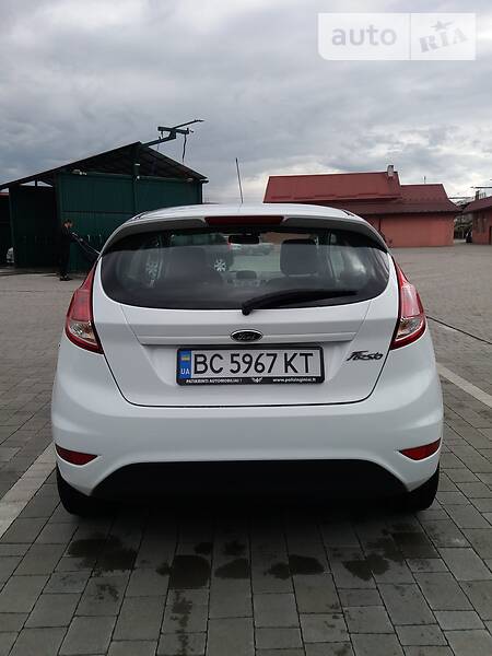 Хэтчбек Ford Fiesta 2015 в Бродах