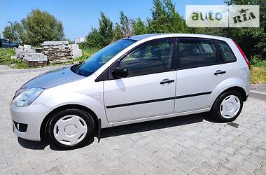 Хетчбек Ford Fiesta 2005 в 
