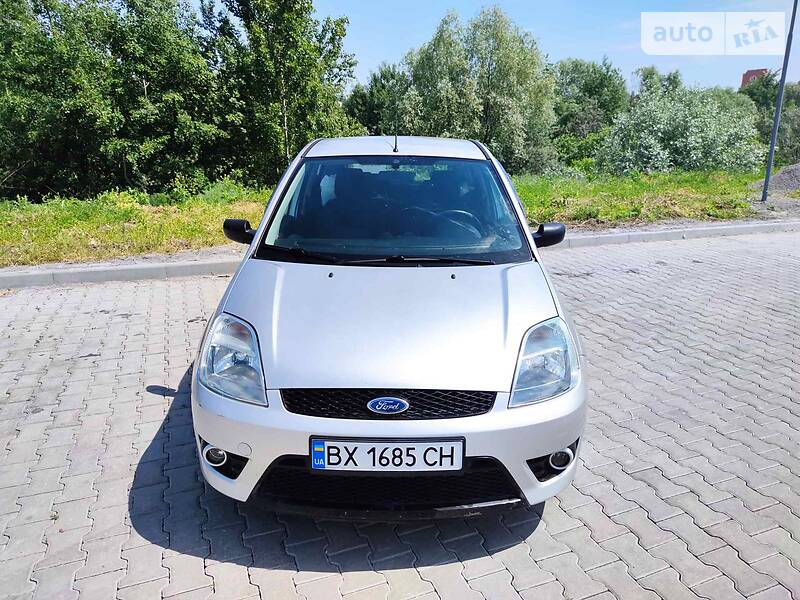 Хетчбек Ford Fiesta 2005 в 