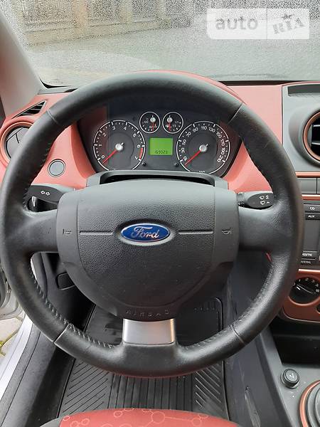 Хетчбек Ford Fiesta 2008 в Самборі