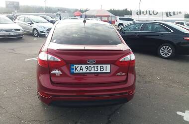 Седан Ford Fiesta 2015 в Киеве