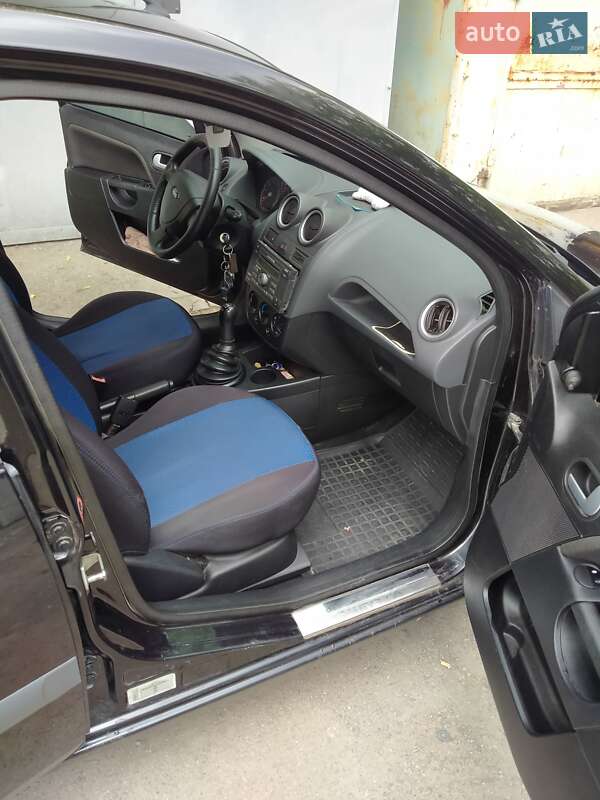 Хэтчбек Ford Fiesta 2006 в Одессе