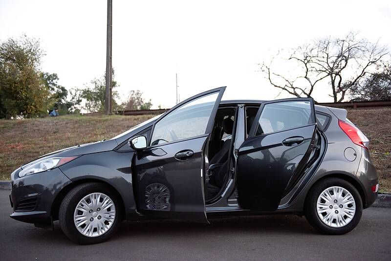 Хэтчбек Ford Fiesta 2015 в Кривом Роге