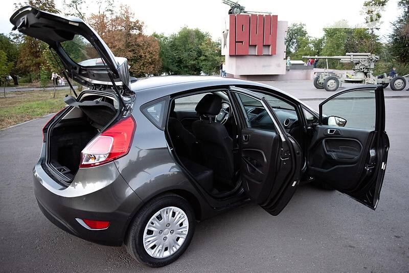 Хэтчбек Ford Fiesta 2015 в Кривом Роге