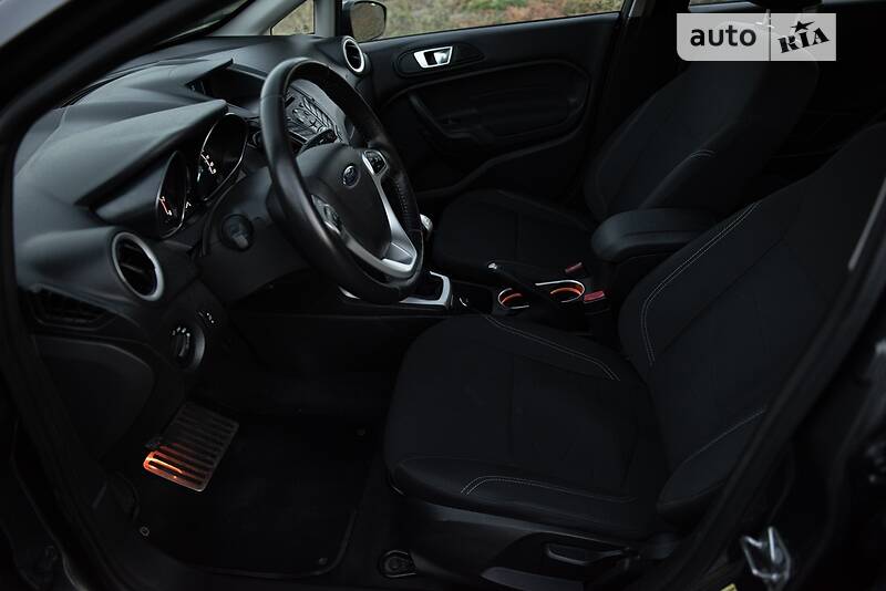 Хэтчбек Ford Fiesta 2015 в Кривом Роге