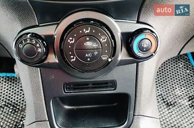 Хэтчбек Ford Fiesta 2014 в Львове