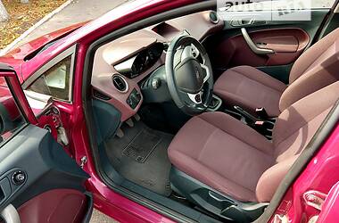 Хэтчбек Ford Fiesta 2011 в 
