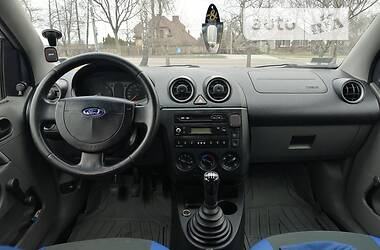 Хэтчбек Ford Fiesta 2003 в Ровно