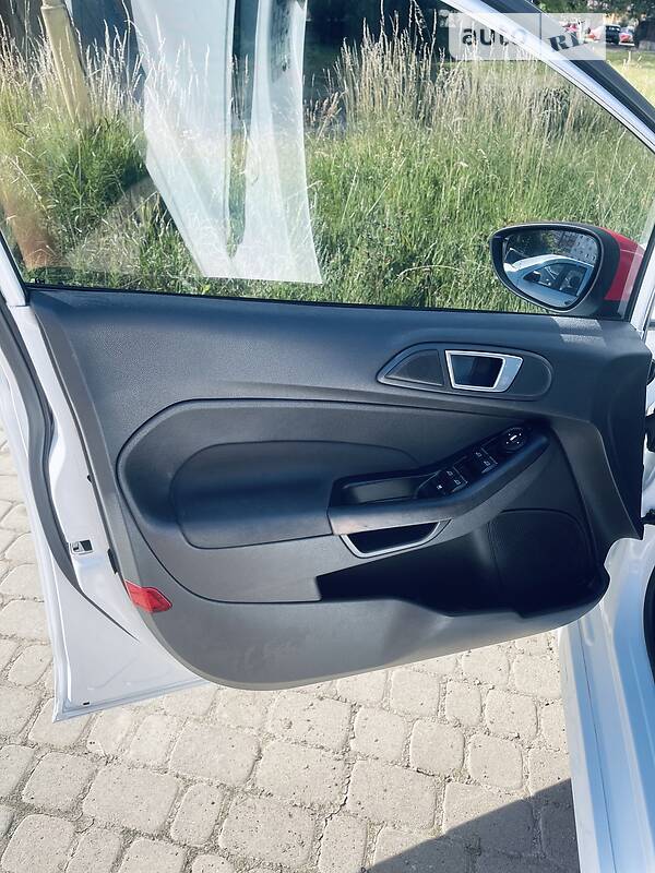 Хэтчбек Ford Fiesta 2013 в Ужгороде