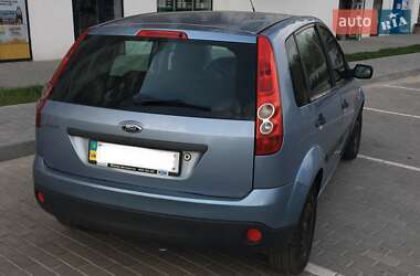Хэтчбек Ford Fiesta 2006 в 