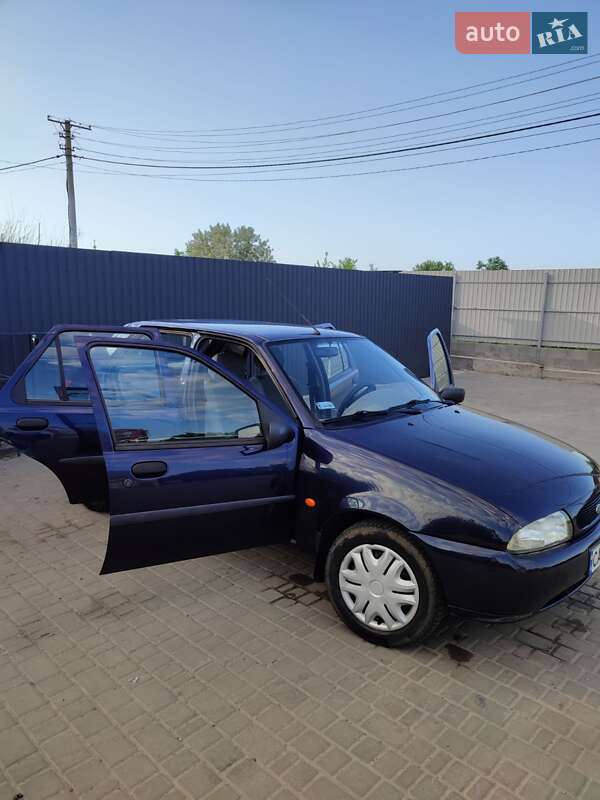 Хэтчбек Ford Fiesta 1998 в Умани