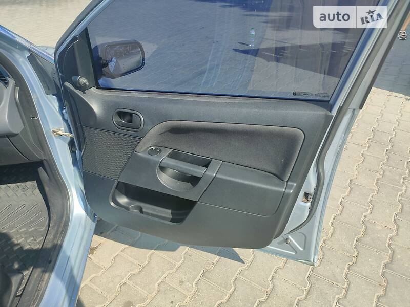 Хэтчбек Ford Fiesta 2005 в Одессе