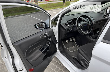 Хэтчбек Ford Fiesta 2017 в 