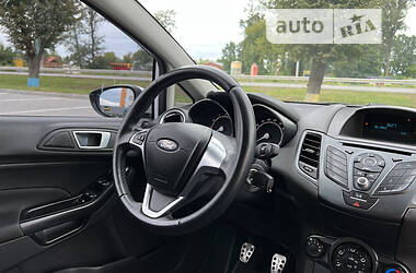 Хэтчбек Ford Fiesta 2017 в 