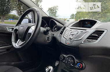 Хэтчбек Ford Fiesta 2017 в 