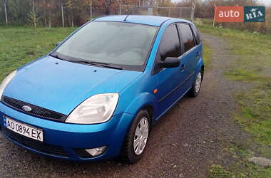 Хэтчбек Ford Fiesta 2005 в 