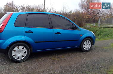 Хэтчбек Ford Fiesta 2005 в 
