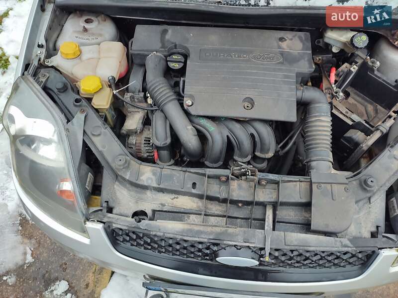 Хэтчбек Ford Fiesta 2006 в Львове