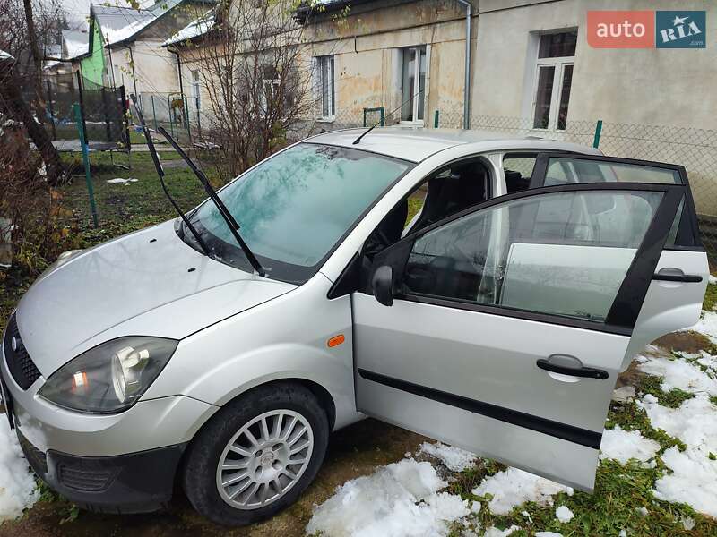 Хэтчбек Ford Fiesta 2006 в Львове