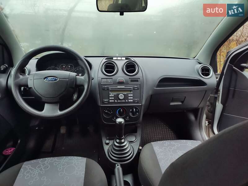 Хэтчбек Ford Fiesta 2006 в Львове